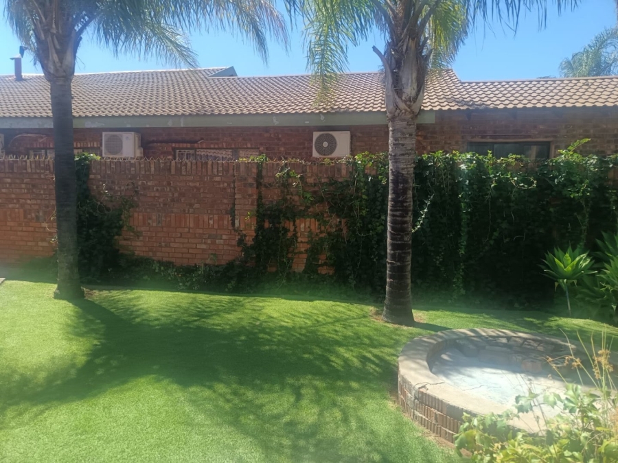 3 Bedroom Property for Sale in Roylglen Gardens Northern Cape